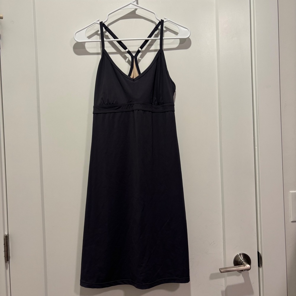Athleta Womens Black Active Dress Shelf Bra Racerback Size M